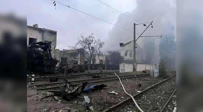 Rus İHA'ları Ukrayna'nın Polonya Sınırındaki Lokomotifleri Vurdu