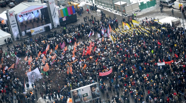 Rusya’da 10 binler seçim ihlallerini protesto için yeniden meydanlarda 