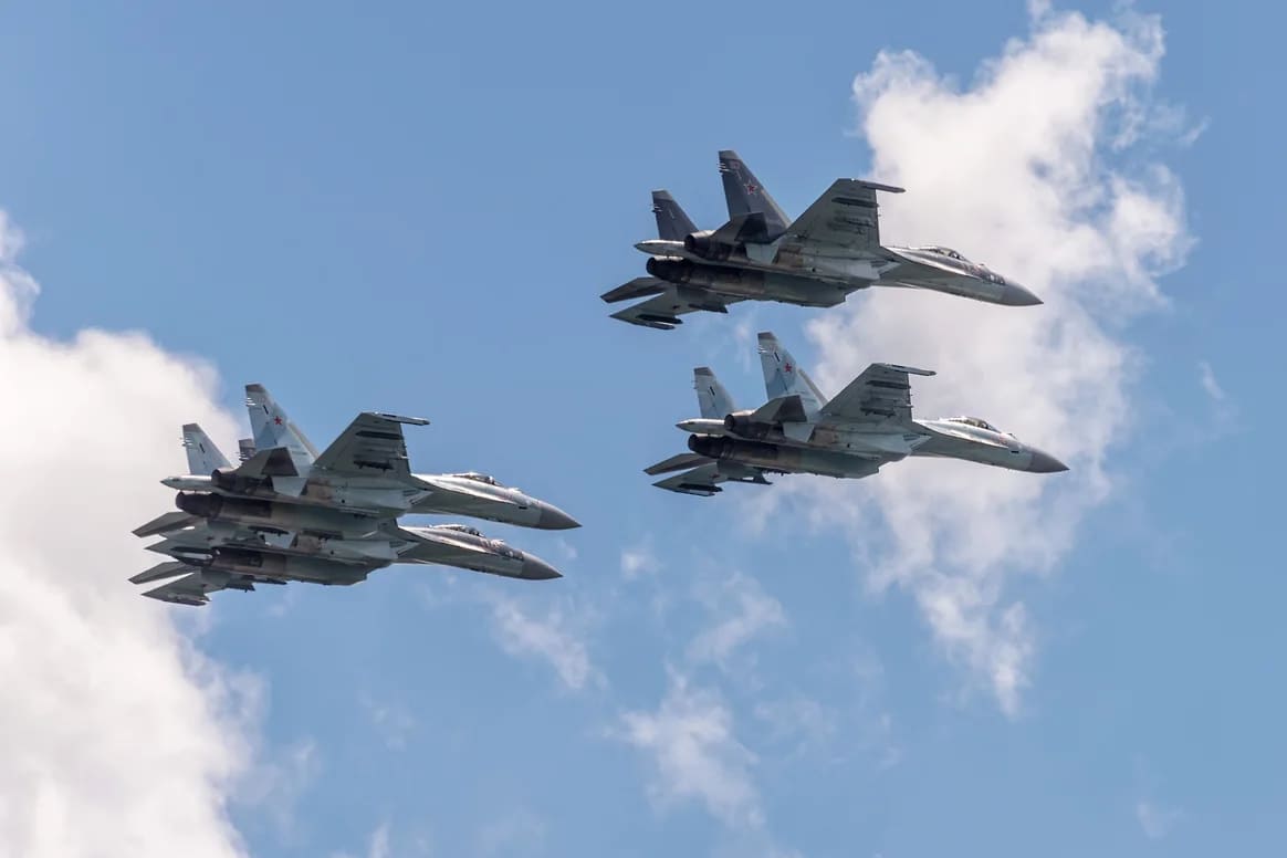 Rusya, İran'a Su-35 Savaş Uçaklarını Teslim Etti