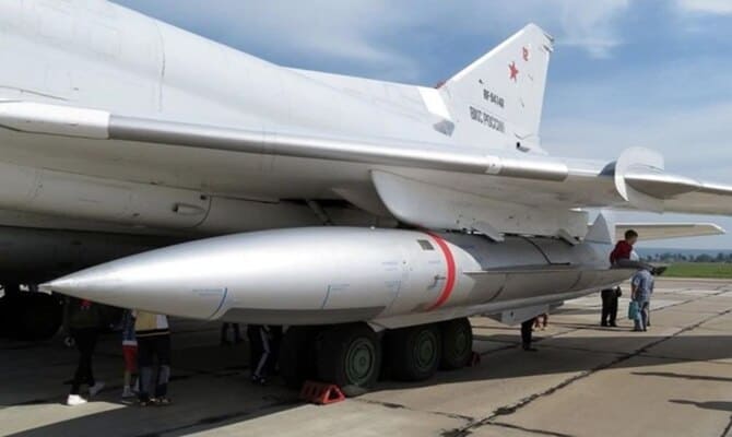 Rusya Ukrayna’nın askeri-endüstriyel tesislerini vurdu