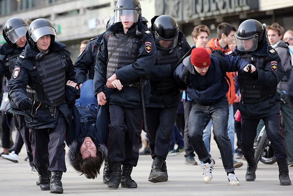 Rusya’da polisin yetkilerini genişleten tasarı yasalaştı