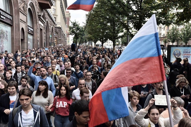 Rusya’daki protestolara Kremlin’den ilk açıklama: Siyasi kriz yok; polis aşırı güç kullanmıyor