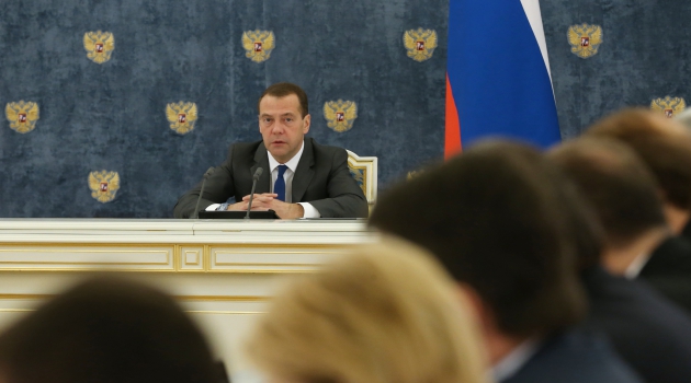 Medvedev: Ekonomide en kötü senaryoya hazırlanmalıyız