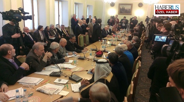 Suriye muhalefeti bir yıl aradan sonra Moskova’da hükümetle masaya oturdu
