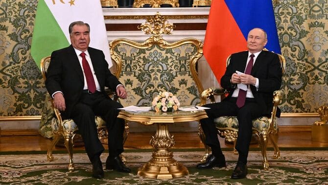 Tacik Lider Moskova’da: Askeri üs ve uranyum dahil 8 anlaşma imzalandı