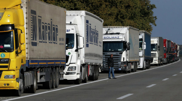 Yaklaşık 30 Türk TIR'ı Rusya sınırında bekliyor