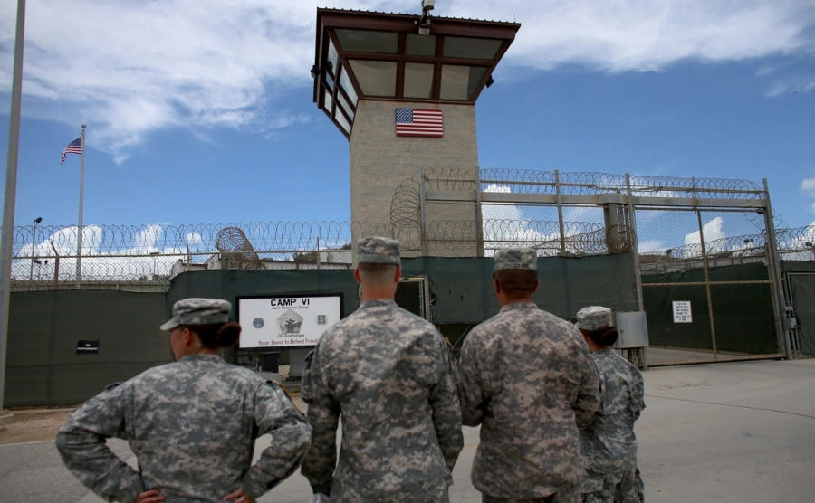 Trump, Guantanamo’da Göçmenler İçin Gözaltı Merkezleri Kurulmasını Emretti