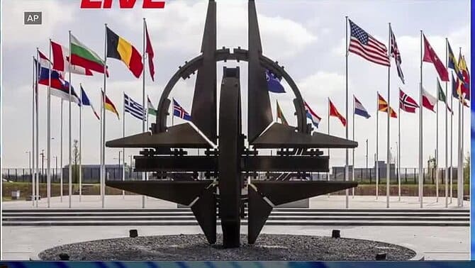 Trump, NATO Genel Sekreteri  ile ABD’nin İttifaktan Çıkışını Görüşüyor