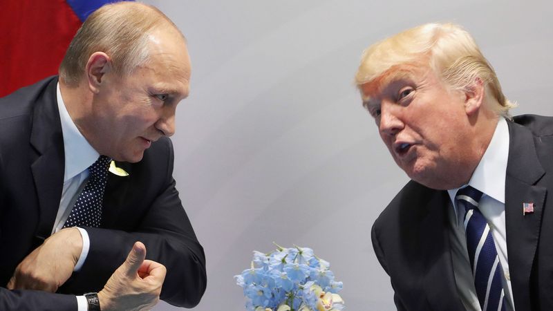 Trump-Putin zirvesi öncesinde 12 Rus istihbaratçıya 'hack' suçlaması