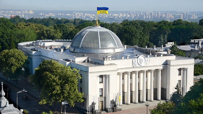 Ukrayna hizmet sektöründe Rusça konuşulmasını yasakladı