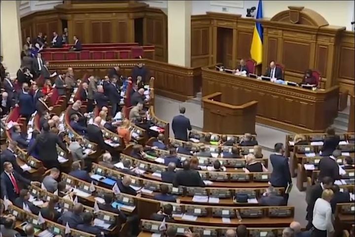 Ukrayna, Rus yanlısı siyasi partileri yasakladı
