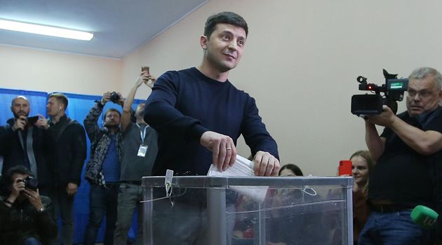 Ukrayna'da Zelenskiy devlet başkanlığına doğru ilerliyor: İlk turda yüzde 30 aldı