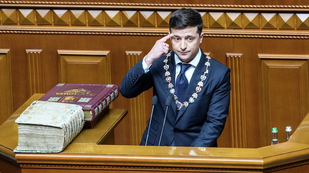 Ukrayna'nın yeni Devlet Başkanı Zelenskiy yemin ederek göreve başladı.