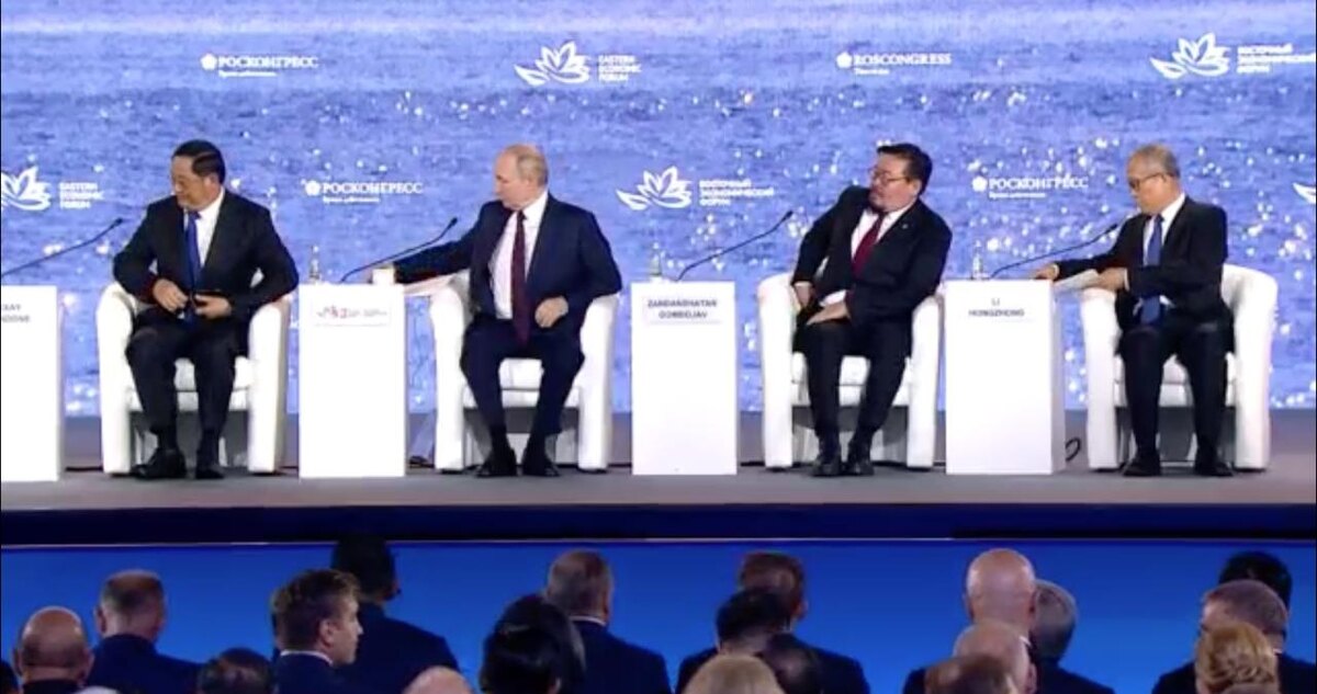Vladivostok Ekonomik Forumu Doğunun Devlerini Bir Araya Getiriyor