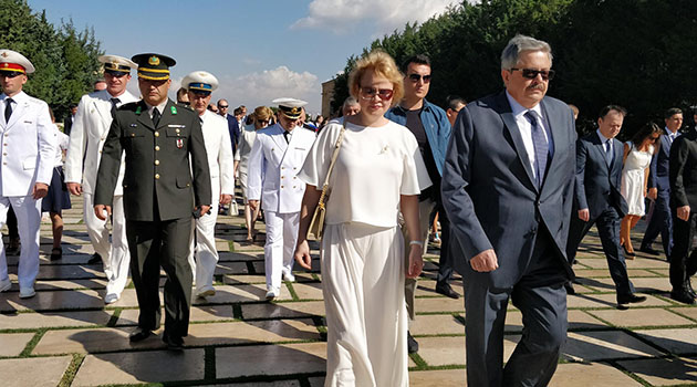 Yeni Rusya Büyükelçisi Yerhov, ilk iş gününde Anıtkabir'i ziyaret etti