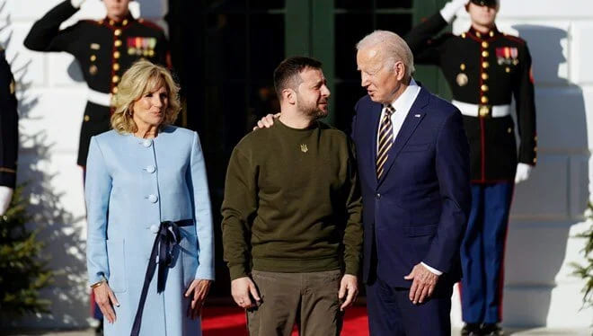 Zelenski ABD başkanı ile görüştü, Biden'e madalya verdi