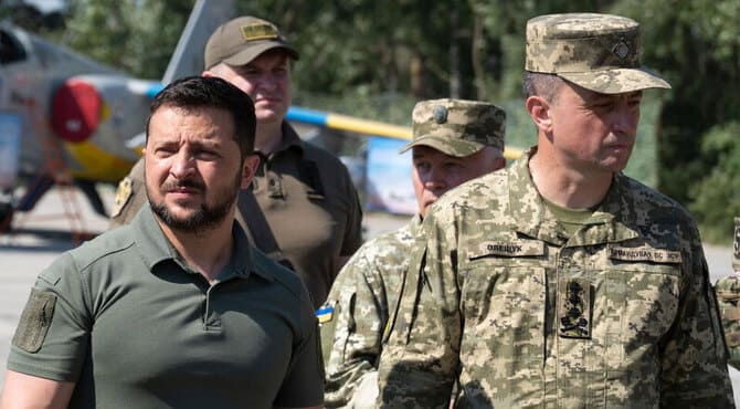 Zelensky, F-16 Kazasının Ardından Hava Kuvvetleri Komutanını Görevden Aldı