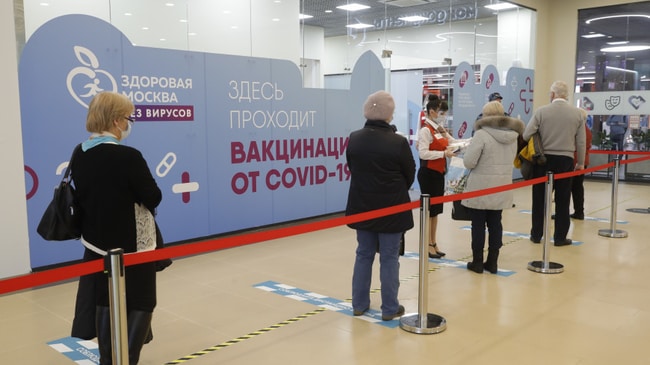 Rusya’da günlük vaka sayısı 16 bine geriledi, isteyen herkese aşı imkanı