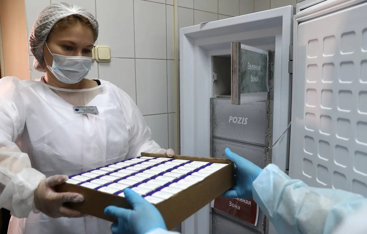 Rusya’da vaka sayısı artarken, Covid-19 aşısı halkın kullanımına açılıyor
