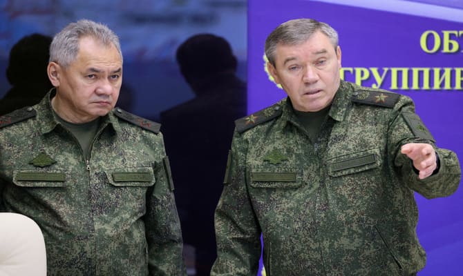 Gerasimov: Rus birlikleri cephede kontrol ettiği bölgeleri sürekli genişletiyor