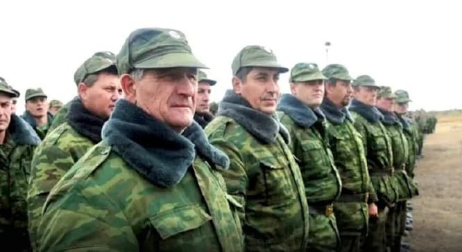 Putin, yedek askerlik için üst yaş sınırını 5 yıl artırdı