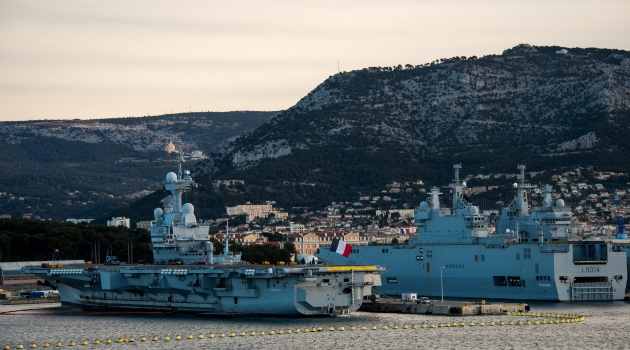 Fransa, Rusya’ya sattığı iki savaş gemisinin teslimatını askıya aldı