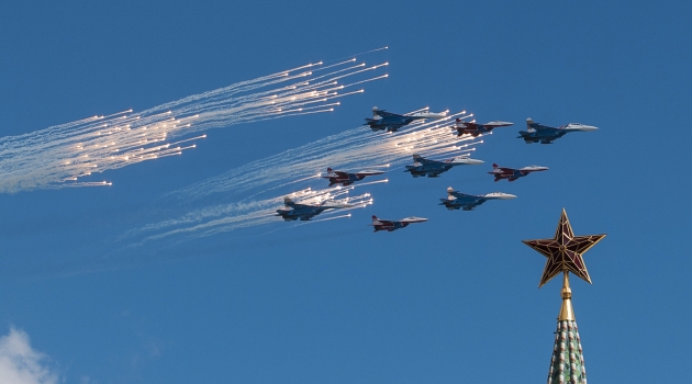Rus savaş uçaklarından dev karşı tatbikat