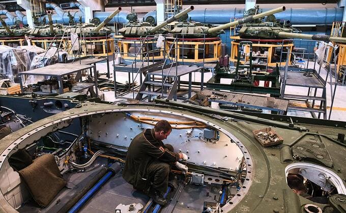 ‘Rusya binlerce tank üretip modernize edecek’