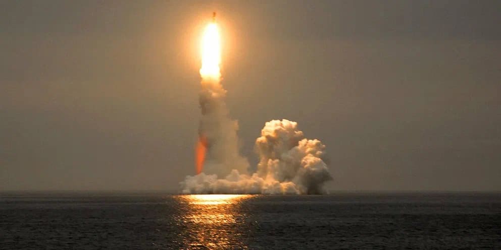Rusya, denizaltıdan balistik füze denemesi yaptı