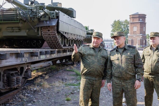 Rusya, tank ve ağır alev makinesi üretimini artırıyor