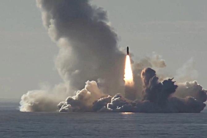 Rusya, Bulava ve Sinema balistik füzelerini test etti