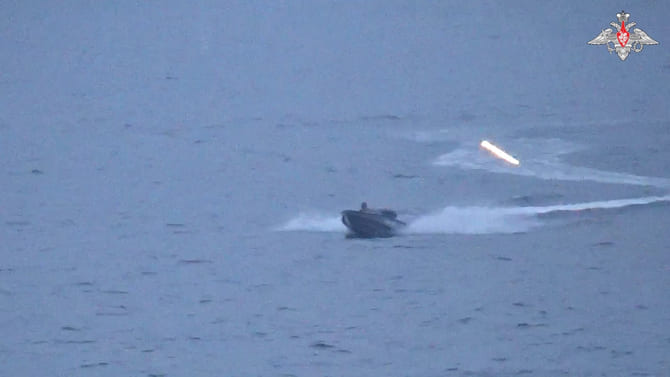 Ukrayna İDA’ları Rus Savaş gemisine saldırdı