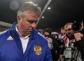 Rusya Hiddink’in biletini kesti