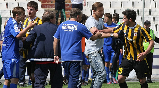 Rusya Futbol Birliği, maçta kavga eden futbolculara ağır cezalar verdi