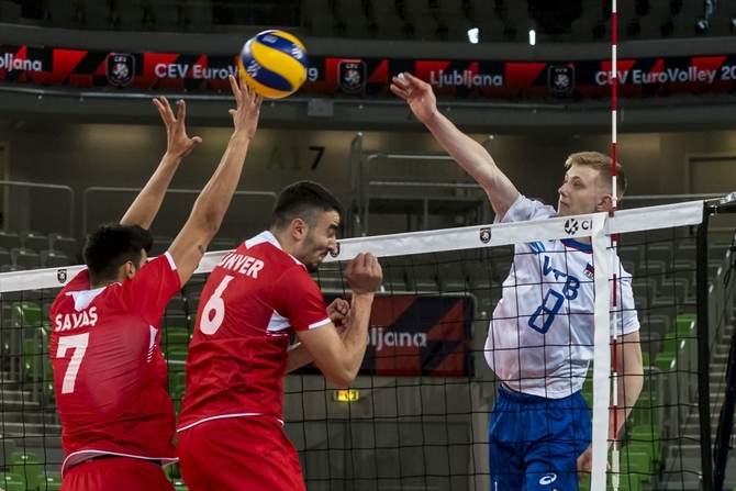 Rusya, Avrupa Voleybol Şampiyonası ilk maçında Türkiye’yi 3-1 yendi