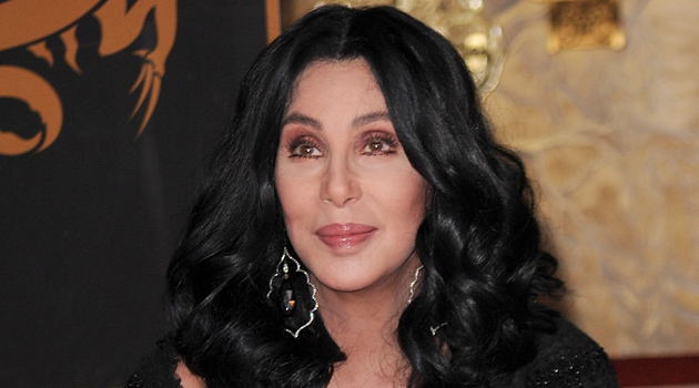 Anji stadının açılışına gelen şarkıcı Cher iki adet ek çelik yelek istemiş