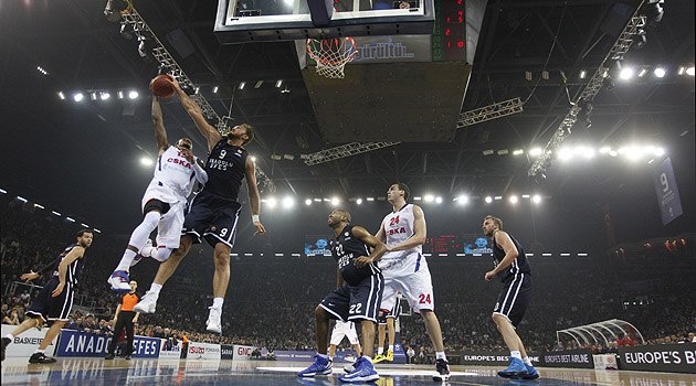 Anadolu Efes, CSKA Moskova’yı yendi, Beşiktaş ise Rusya’da Himki’ye yenildi