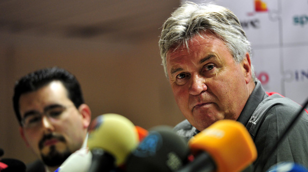 Guus Hiddink resmen Anzhi’de