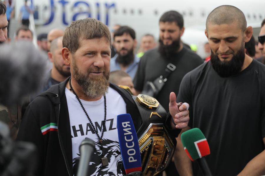 Kadirov, Dünya Şampiyonu Çeçen Boksçuya Lüks Otomobil Hediye Etti