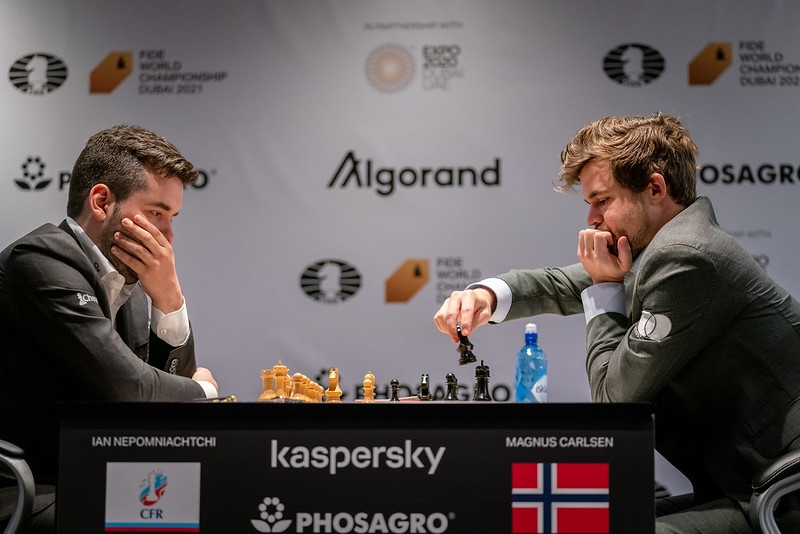 Rus rakibini yenen Carlsen 5. kez Dünya Şampiyonu oldu
