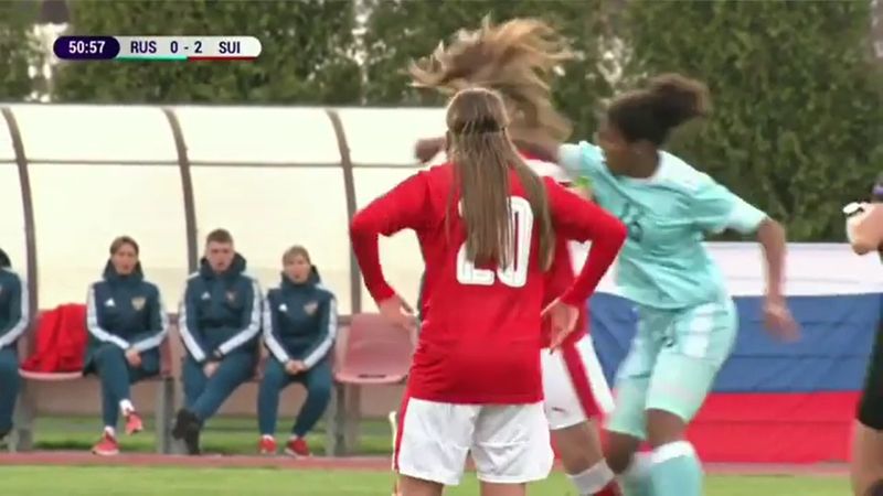 Rusya ile İsviçre milli takımının kadın futbolcuları birbirine girdi: 2 kırmızı kart