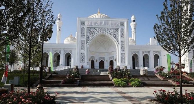 Avrupa’nın en büyük camisi Çeçenistan’da açıldı