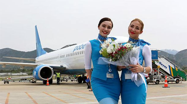 Pobeda'nın ilk Moskova-Antalya uçağı çiçeklerle karşılandı