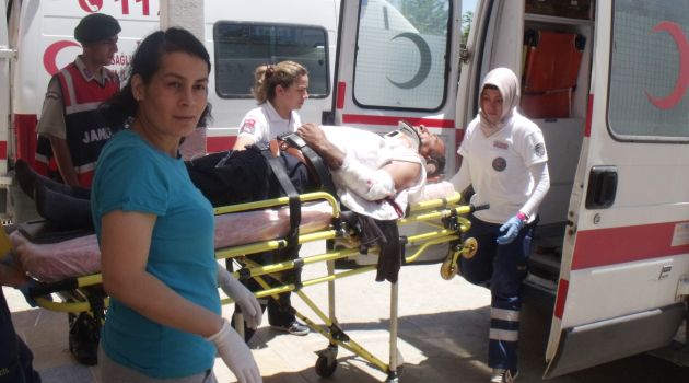 Antalya'da otobüs devrildi, 2 Rus turist yaralandı