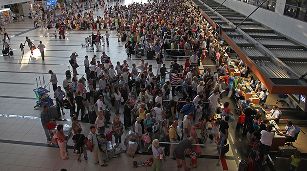 Ruslar geri döndü; Antalya’ya gelen Rus turist sayısı 2 milyonu geçti