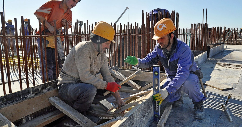 Ruslar Türkiye’ye tatile, Türkler Rusya’ya inşaat işçisi olmaya gidiyor