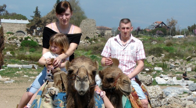 Rus turistler deveyle tura çıkmayı sevdi