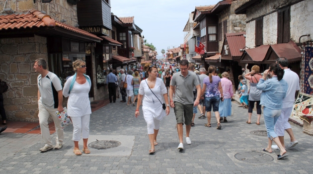 Antalya 10 yılın rekorunu kırdı, Rus turist artışı yüzde 25