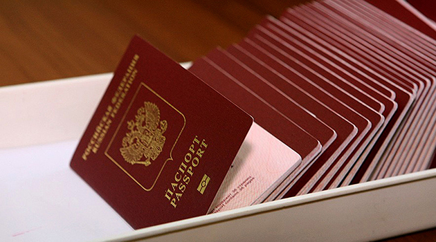 Ucuz Türkiye tatili Rusya’da uzun pasaport kuyrukları oluşturdu